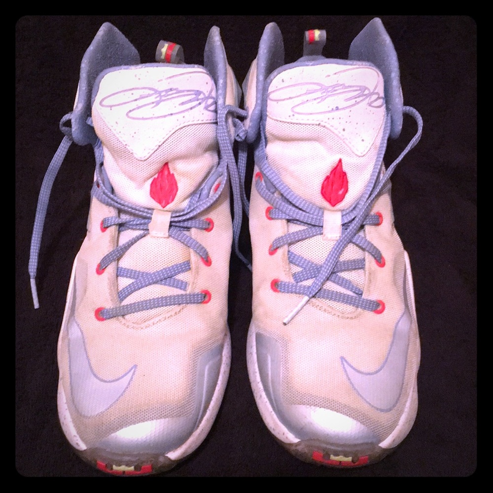 Lebron Christmas size 6.5 boys.